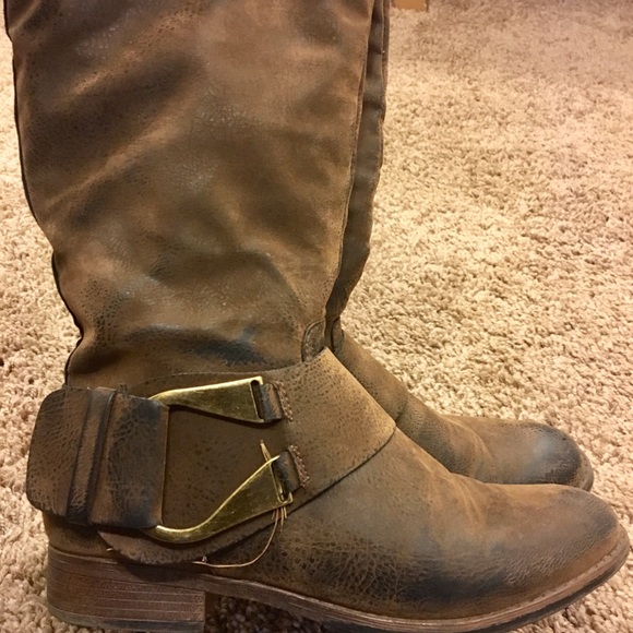 Distressed brown riding boots - Picture 2 of 3